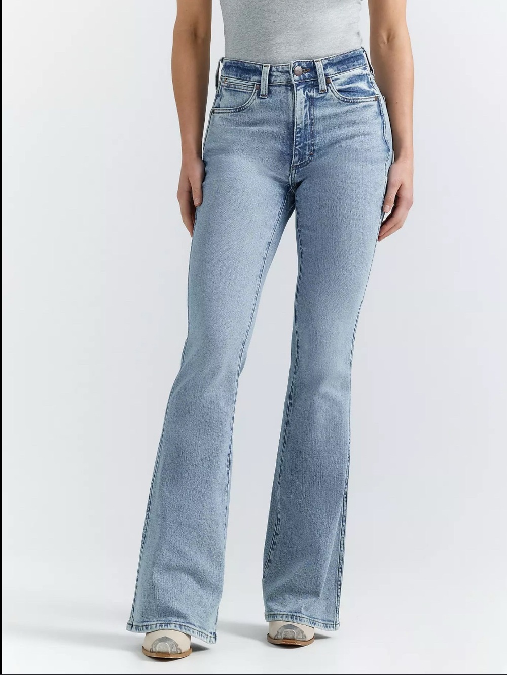 Wrangler Retro Women’s High-Rise Flare Jeans. 31
